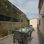 En Rez De Jardin Et Terrasse Dans アパート