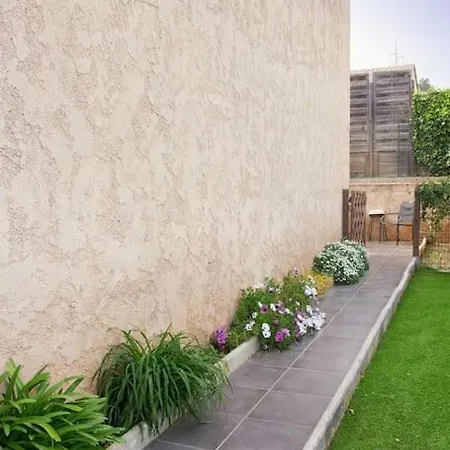 公寓 En Rez De Jardin Et Terrasse Dans 耶尔